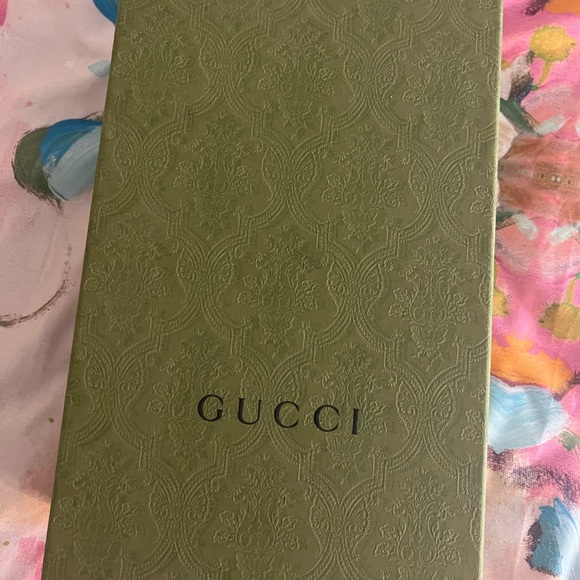 Gucci Women's Cream Sneakers - Picture 4 of 12